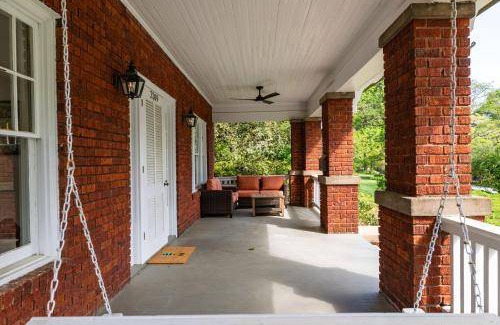 Old Irving Park House | 409 m² House ∙ 4 bedrooms ∙ 8 guests