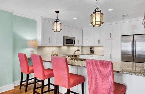 Isle of Palms Apartment | 415 Seascape by AvantStay | Beachfront Condo w/Communal Pool Access