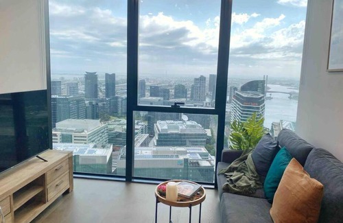 Melbourne Central Business District Apartment | 41st Floor! Premier 2B2B SkyStay@Southern Cross