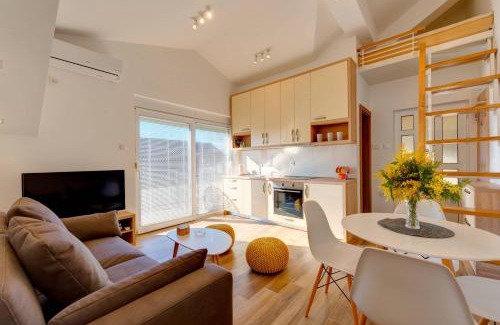 Tomicici Apartment | 42° North Apartments