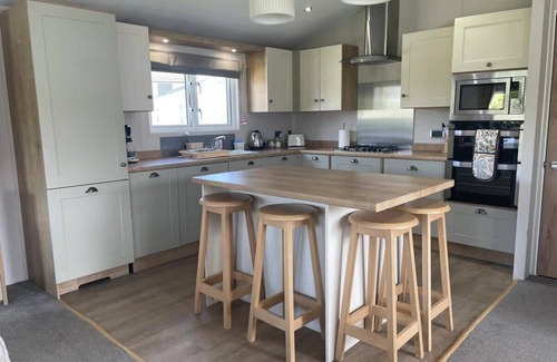 Pevensey Ski Chalet | 42 Woodland Walk Pevensey Bay Holiday Park