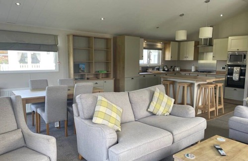 Pevensey Ski Chalet | 42 Woodland Walk Pevensey Bay Holiday Park