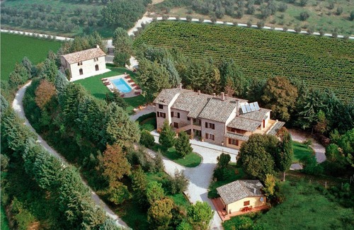 Ramazzano Villa | 420 m² Villa ∙ 8 bedrooms ∙ 30 guests