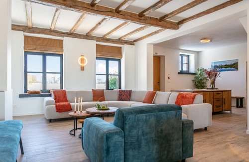 Turnhout House | 423 m² House ∙ 6 bedrooms ∙ 20 guests
