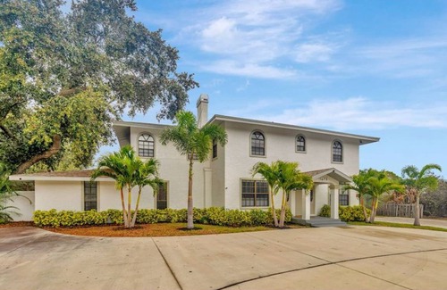 Allen's Ridge House | 429 m² House ∙ 8 bedrooms ∙ 16 guests