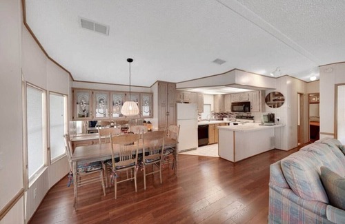 River Ranch House | 429c) Chic decor with tons of amenities!