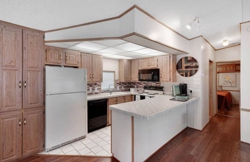 River Ranch House | 429c) Chic decor with tons of amenities!