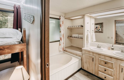 Maple Falls House | 42MF - WiFi - Hot Tub - BBQ by RedAwning