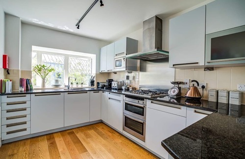 Cirencester House | 43 Clearwater - Lower Mill Estate + spa + pools + tennis + restaurant + lakes