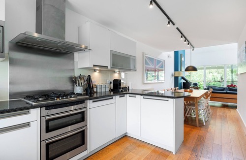 Cirencester House | 43 Clearwater - Lower Mill Estate + spa + pools + tennis + restaurant + lakes