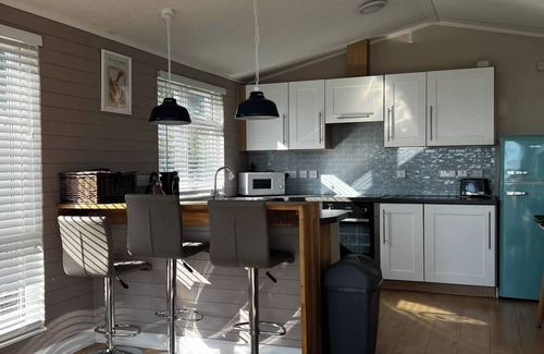 Hamworthy House | 43 Harbour View, Tranquil Harbour View Escape at Rockley Park