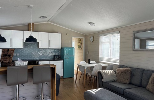 Hamworthy House | 43 Harbour View, Tranquil Harbour View Escape at Rockley Park