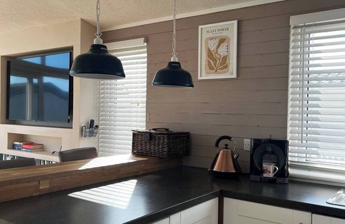 Hamworthy House | 43 Harbour View, Tranquil Harbour View Escape at Rockley Park