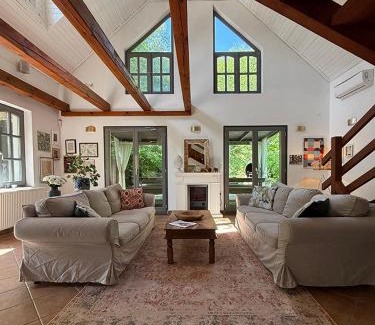 Tilaj House | 44 George House - Pool, Jacuzzi, Sauna, View