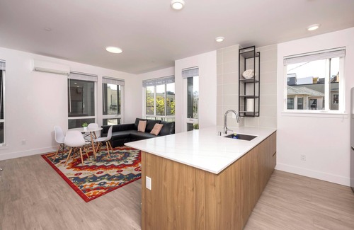 Squire Park Apartment | 442 Seattle City View TownHome Capital Hill