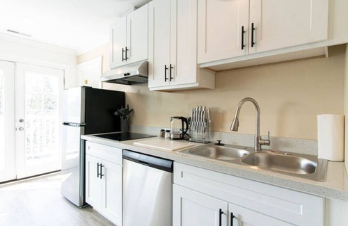 Tukwila House | 4429 Entire NEW · Gorgeous 6b3b house near airport & Seattle