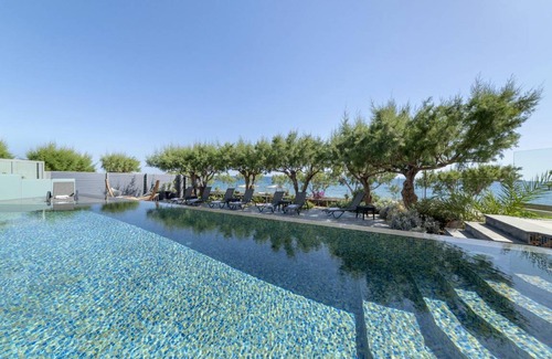 Koutsouras House | 450 m² House ∙ 10 bedrooms ∙ 24 guests
