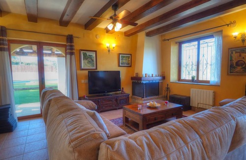 Sant Pere de Ribes Villa | 450 m² Villa ∙ 6 bedrooms ∙ 14 guests