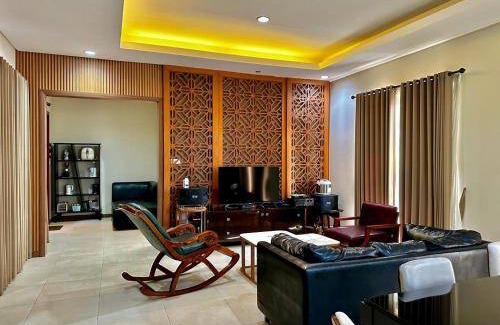 Ciawi Villa | 450 m² Villa ∙ 5 bedrooms ∙ 15 guests