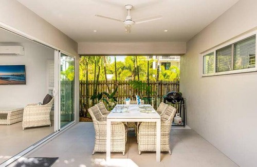 Palm Cove Villa | 450 m² Villa ∙ 8 bedrooms ∙ 16 guests