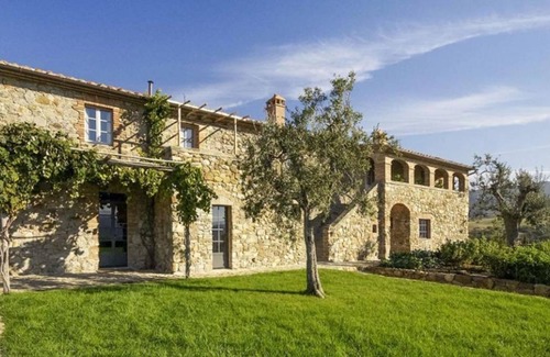 Sarteano Villa | 450 m² Villa ∙ 9 bedrooms ∙ 18 guests