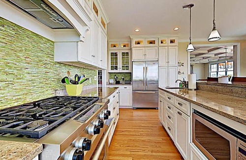 Pine Point House | 455 m² House ∙ 5 bedrooms ∙ 12 guests