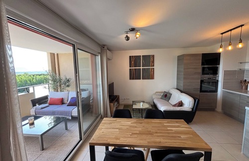 Grand Sud Apartment | 45m2 T2 apartment with large terrace overlooking Sainte Victoire
