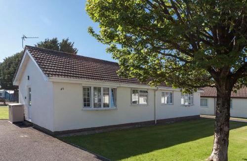 Scurlage House | 46 Gower Holiday Village Swimming Pool Open Until 31 October