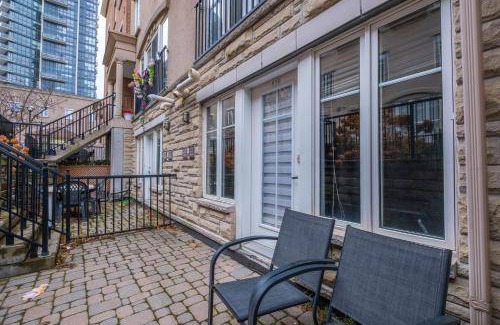 King West Village Apartment | 46 m² Serviced apartment ∙ 4 guests