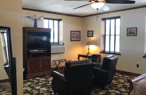 Caldwell Hotel | 470 m² Hotel ∙ 2 guests