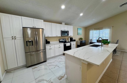 Lake Berkley Villa | 4701-Lake Berkley villa- Renovated 3 bed