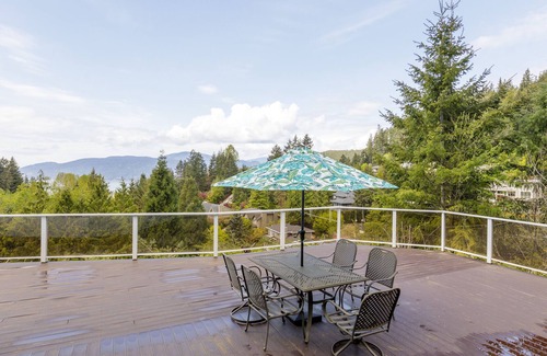 Caulfeild Apartment | 4780 North Wood Dr