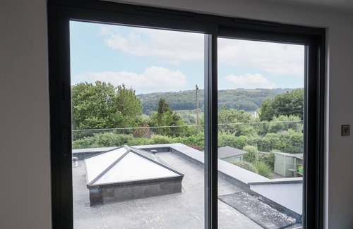 Ainley Top Cottage | 489 NEW HEY ROAD, pet friendly, with hot tub in Huddersfield