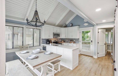 Night Heron House | 49 Night Heron @ Sea Pines | Lagoon Front Retreat | Walk to Beach | Golf & Tennis