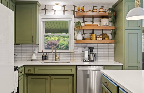 Greenville - Spartanburg House | 4B Retro Retreat: Sauna, Cold Dip, Mountain View Oasis