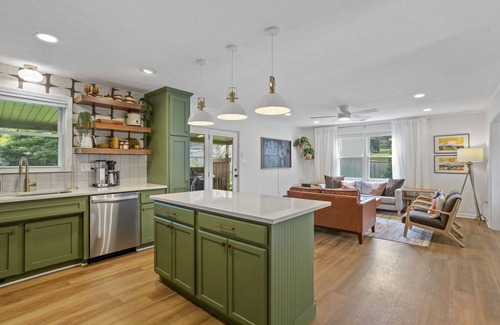 Greenville - Spartanburg House | 4B Retro Retreat: Sauna, Cold Dip, Mountain View Oasis