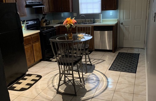 Decatur House | 4bd 3bth with recording studio