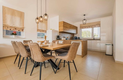 Mali Vareski Villa | 4BD villa with swimming pool and playground close to Duga uvala beach