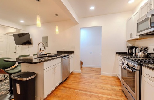 Winter Hill Apartment | 4BDR/2.5BA APT Near Tufts/7 min-Walk to Subway/Free Parking for 2 cars