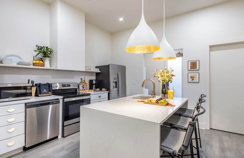 Five Points House | 4BDR + Outdoor Living | Prime Location 5mins to DT