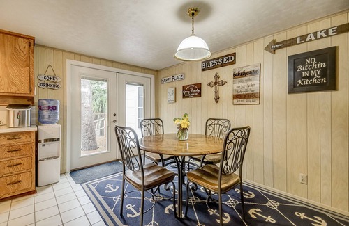 Gordonville House | 4Bdrm Cabin Firepit Walk to Beach Pets Ok Texoma