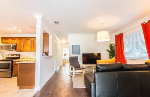 Buena Vista House | 4Bed/2Bath Design-District Home W/Huge Patio & BBQ