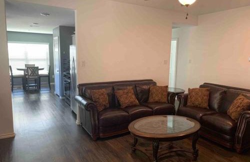 Decker Prairie House | 4Bed 2Bath Entire Home
