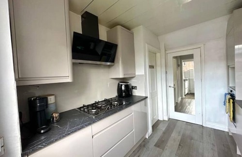 Bonnybridge House | 4Bed 2Bath Luxe + Home Cinema