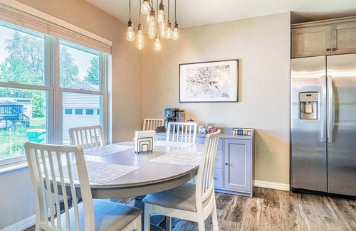 Green Bay House | 4Bedrooms 2 and 1 Half Bath Home for 9 Kid and Game Ready