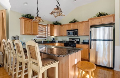 Townsend's Inlet House | 4BR 3.5BA community POOL 2 bl from beach w/lifeguard & bathroom no pets/smoke