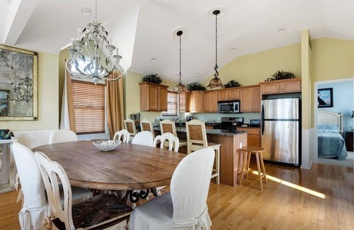 Townsend's Inlet House | 4BR 3.5BA community POOL 2 bl from beach w/lifeguard & bathroom no pets/smoke