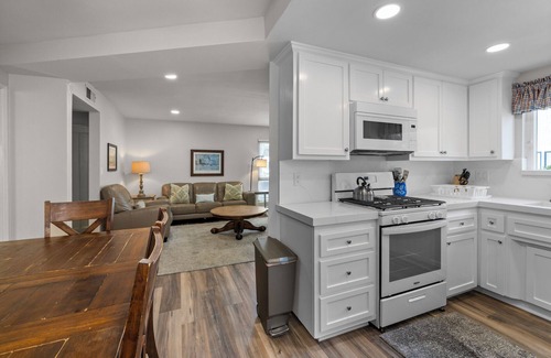 Balboa Island House | 4BR/3BA Classic Island Home - Easy access to Beaches w/new AC and updates