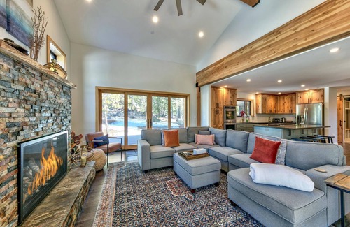 Tahoe Paradise House | 4BR-3BA Mountain Modern, Hot Tub, quiet wooded neighborhood next to river