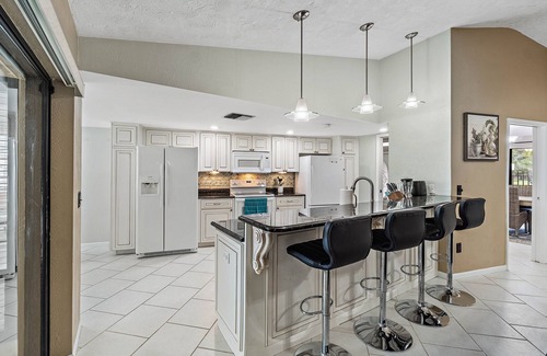 Clearwater House | 4BR 3BA pool house in Clearwater area (Misty)